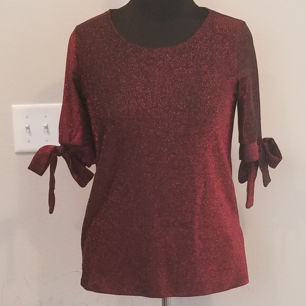Zoey and Leelo red metallic short sleeve top size Medium